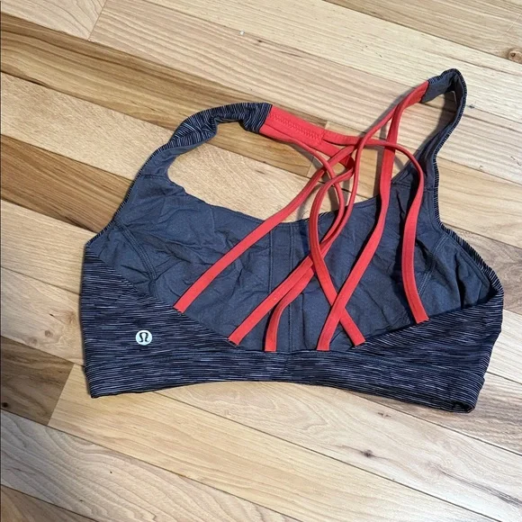 lululemon athletica Strappy Sports Bra - Black and Red - Picture 2 of 2